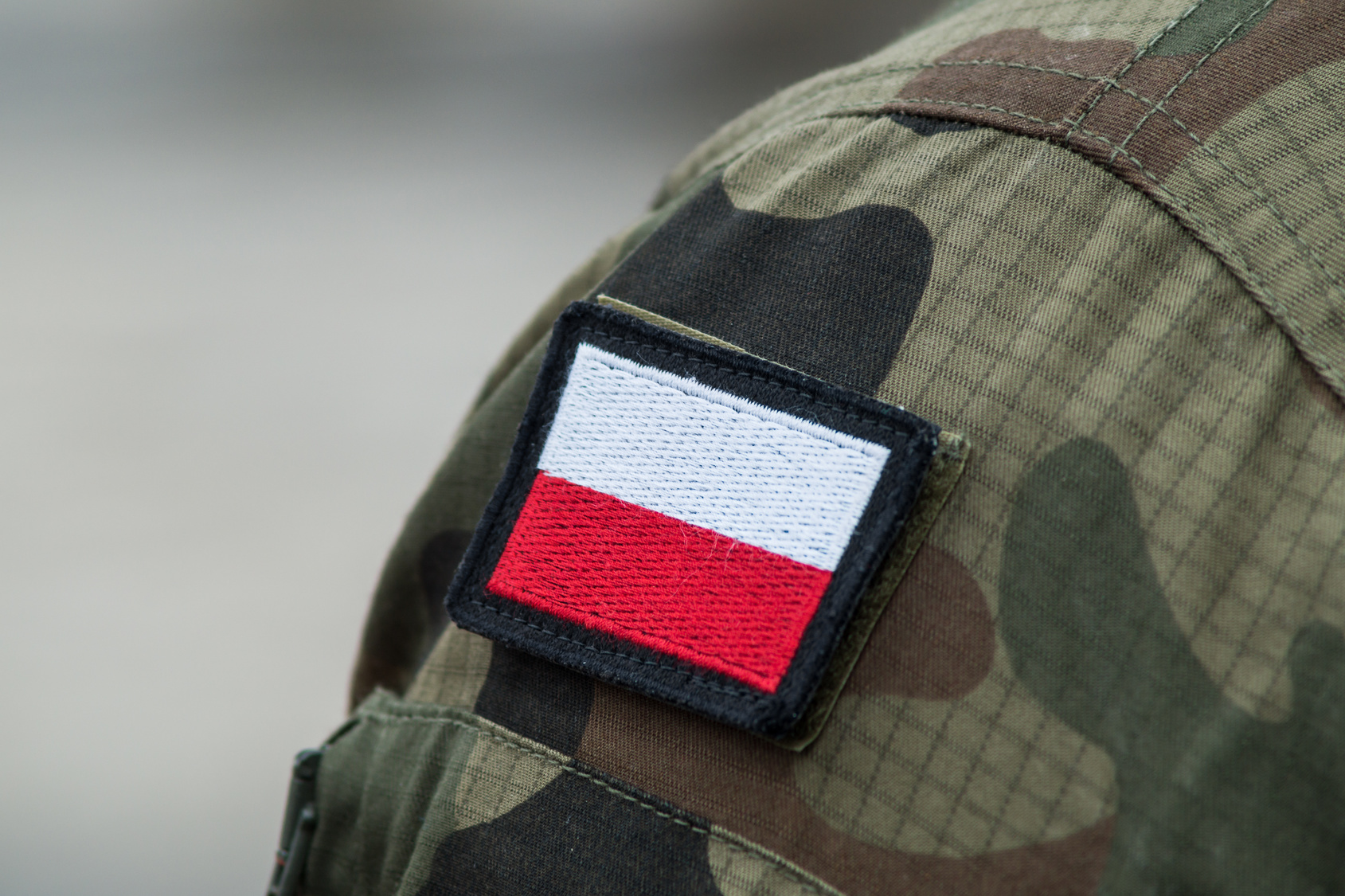Naszywka Polskiej flagi na mundurze