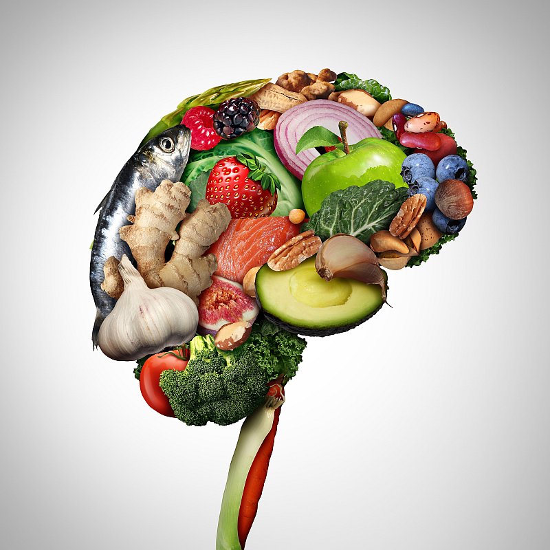 Zdrowa żywność włożona w kształt ludzkiego mózgu