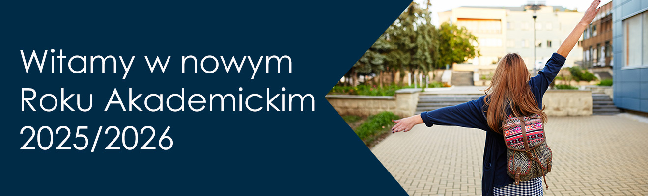 Zdjęcie szczęśliwej dziewczyny z plecakiem tyłem